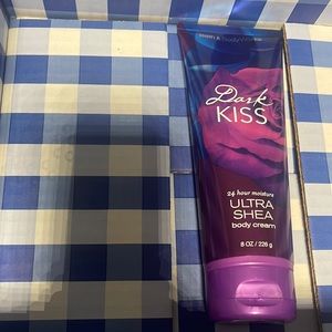 Bath and body works signature collection Dark Kiss